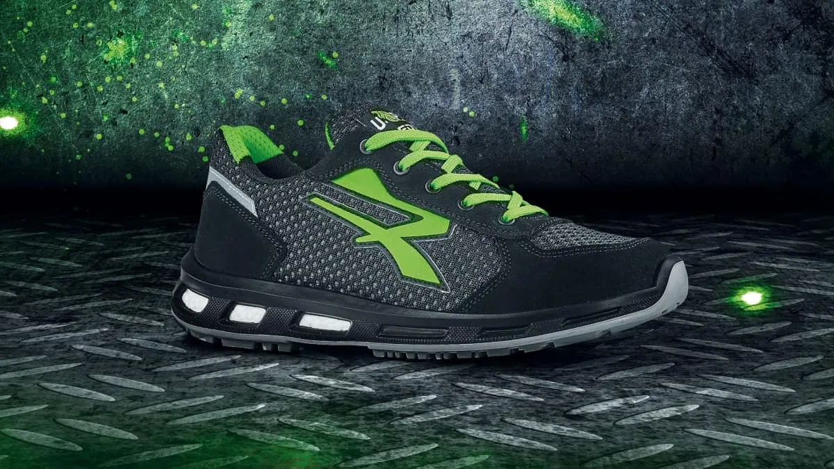 Scarpa da lavoro in stile sportivo con accenti di colore verde, marca U-Power