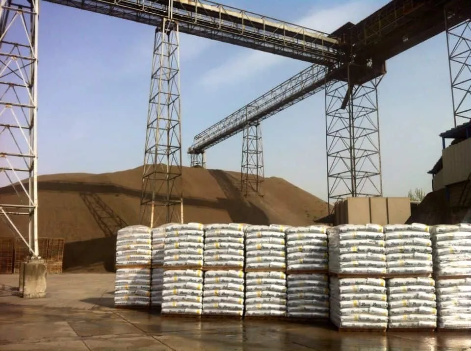 Pallet di Laterlite sotto due gru